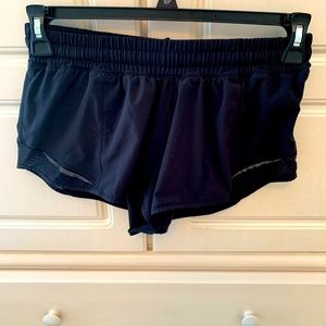 Lululemon hotty hot shorts 2.5!!